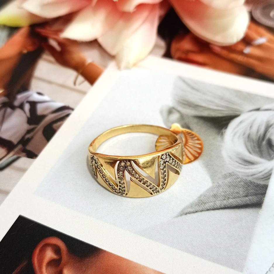 Złoty pierścionek p.585/3,68g