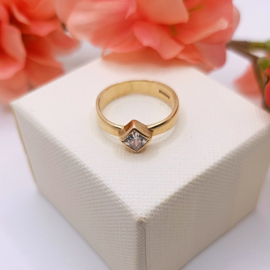 Złoty pierścionek p.375/2,14g