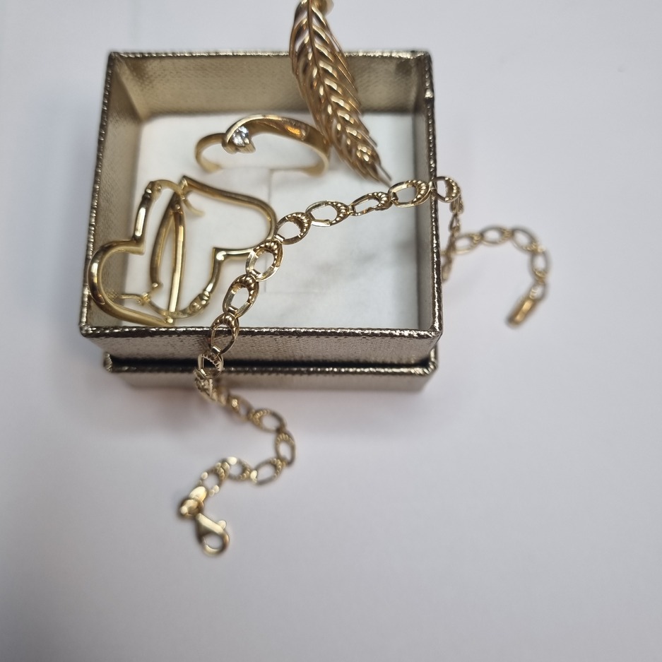 1 AUKCJA P 301/2026 pierscionek, zawieszka, kolczyki 7,07G/14K 