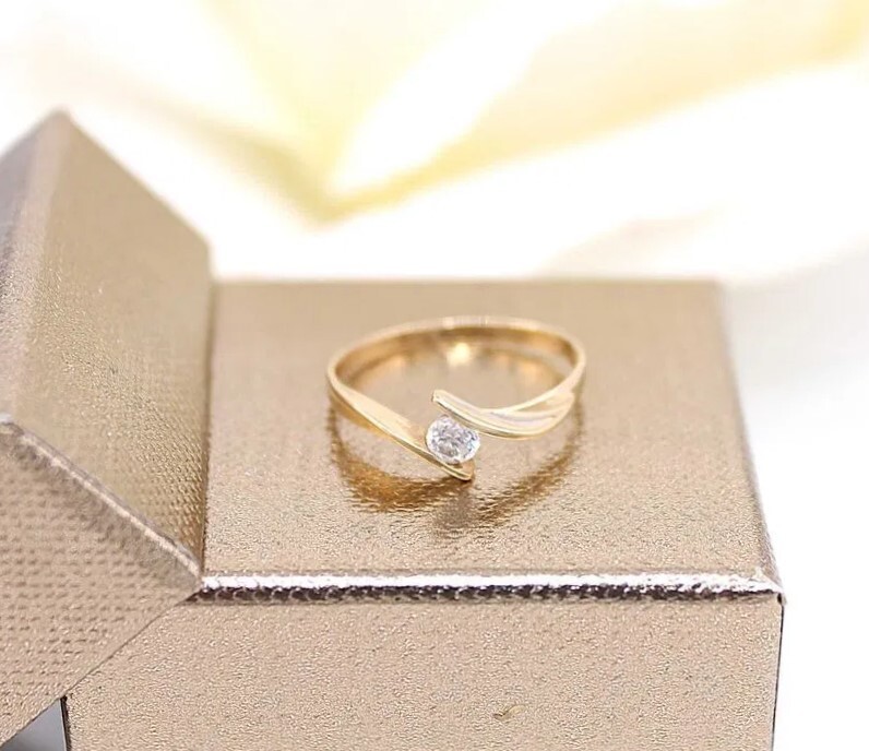 Złoty pierścionek p.585/1,29g