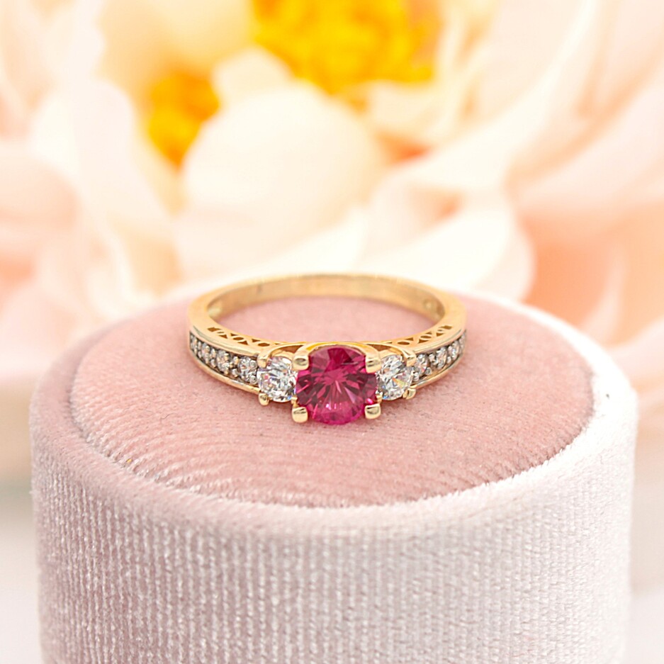 Złoty pierścionek p.585/3,26g