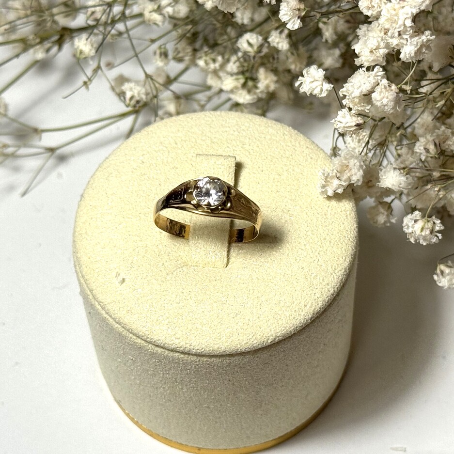 Złoty pierścionek p.585/1,81g