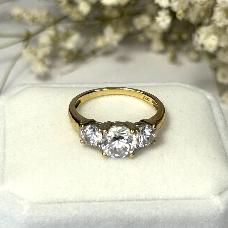 Złoty pierścionek p.375/3,54g