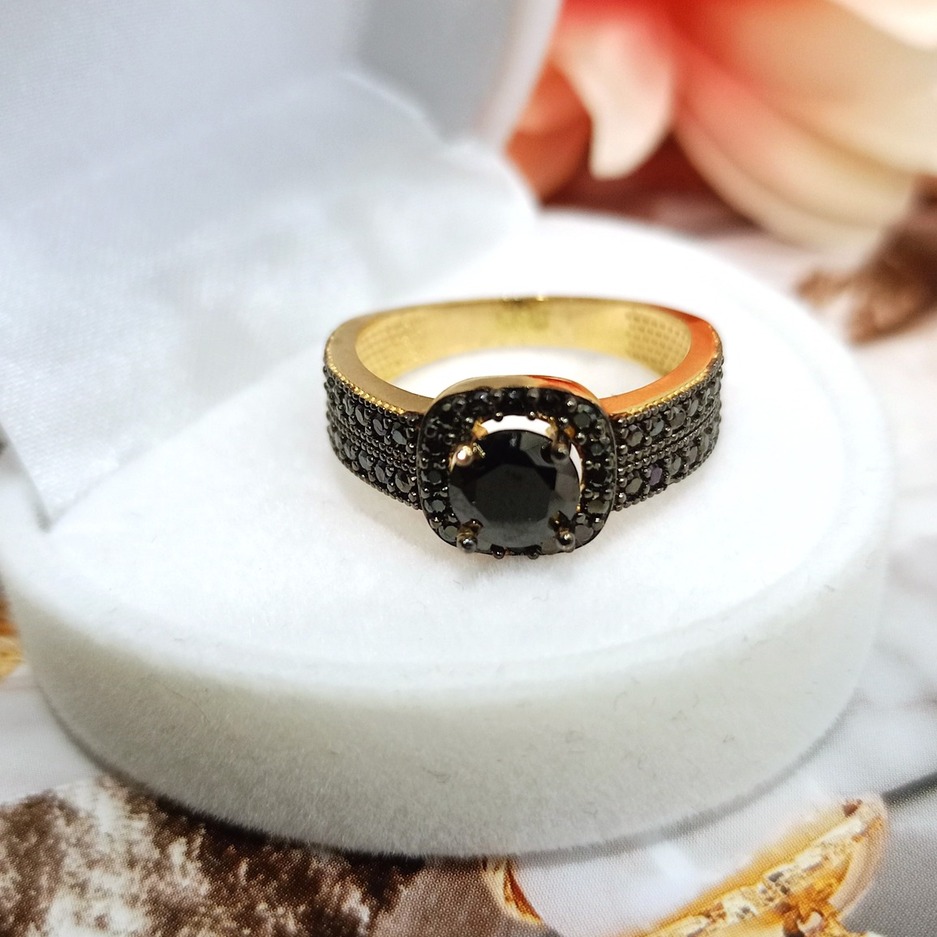 Złoty pierścionek p.585/3,48g