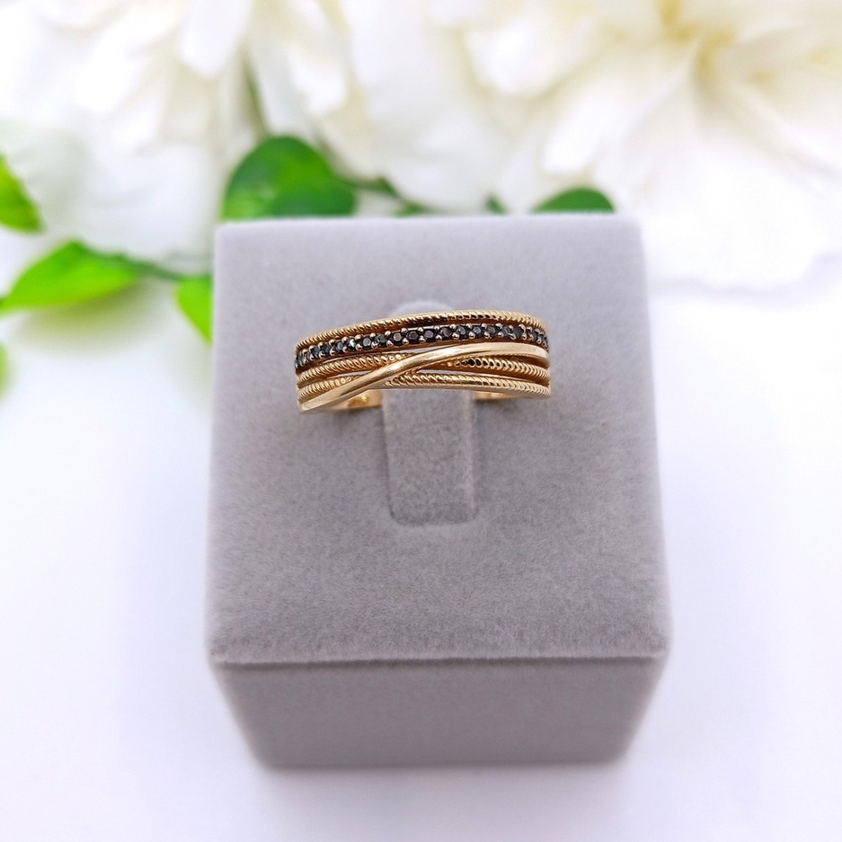 Złoty pierścionek p.585/3,27g