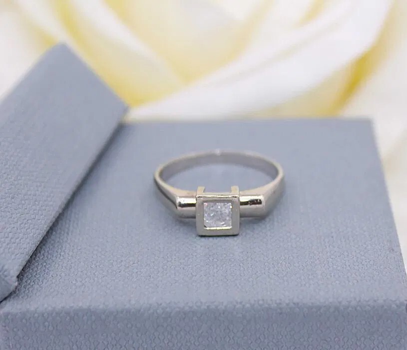 Złoty pierścionek p.585/2,57g