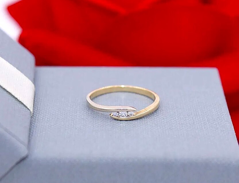 Złoty pierścionek p.585/1,26g