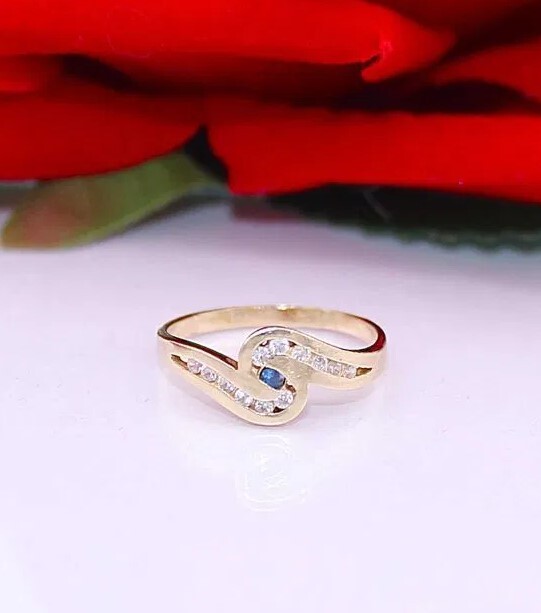 Złoty pierścionek p.585/2,18g