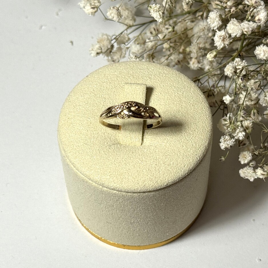 Złoty pierścionek p.585/1,53g